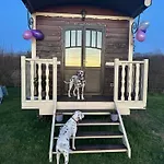 Campsite Les Roulottes Des Amis De Wonky