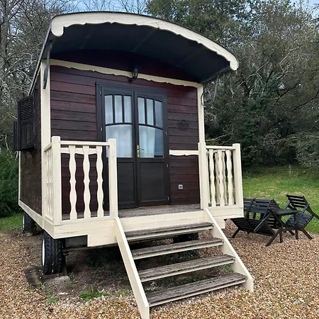 Camping Les Roulottes Des Amis De Wonky *