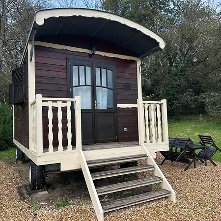 Campsite Les Roulottes Des Amis De Wonky *