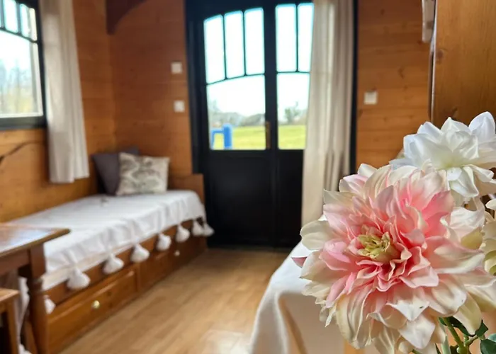 Les Roulottes Des Amis De Wonky אתר קמפינג *